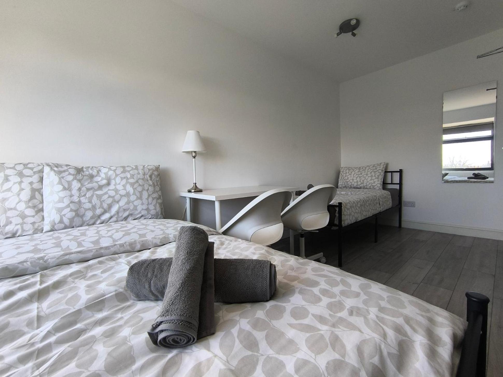 Full Equiped Rooms, Tooting Broadway Station Homestay *