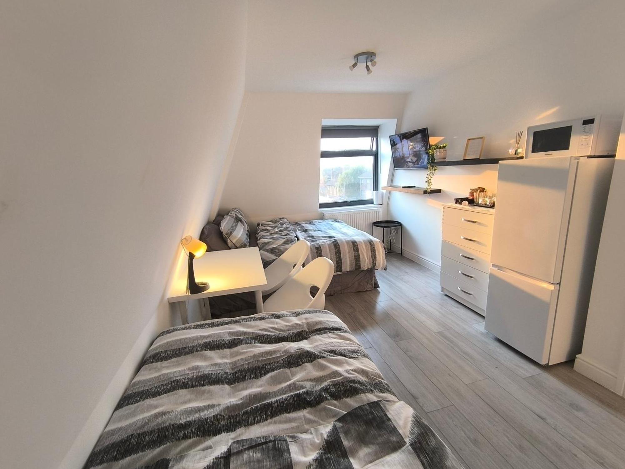 Full Equiped Rooms, Tooting Broadway Station Homestay *