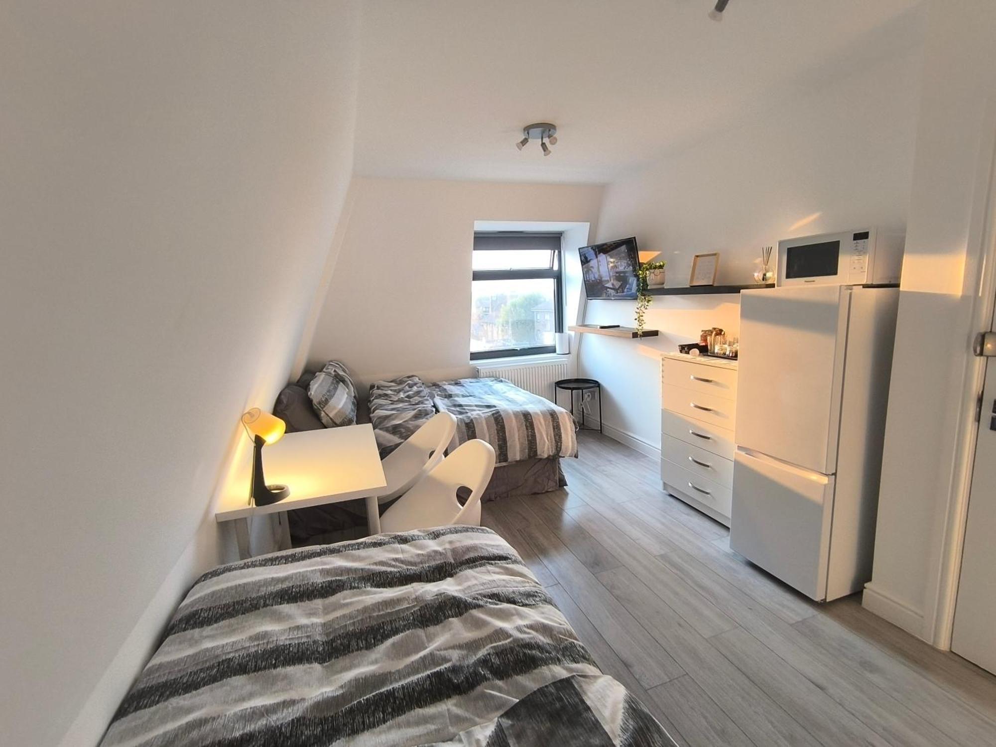 Full Equiped Rooms, Tooting Broadway Station Homestay London